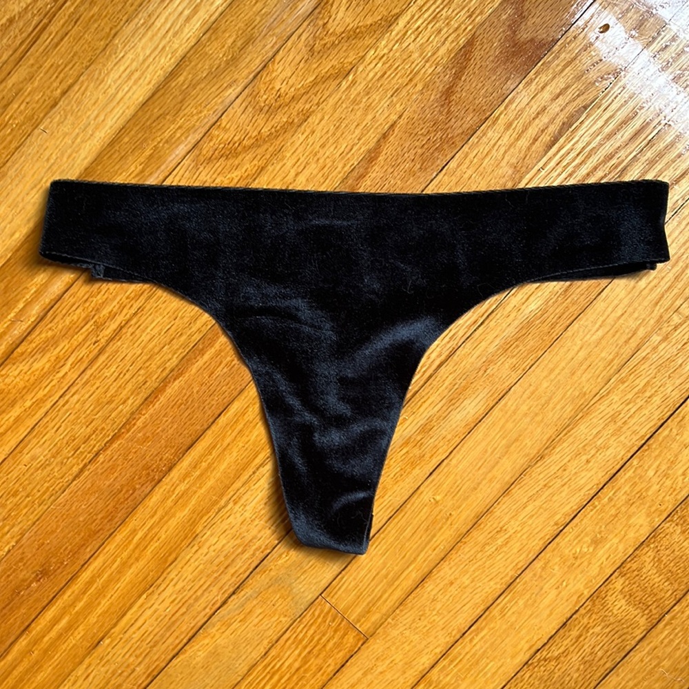 UO velvet thong panty